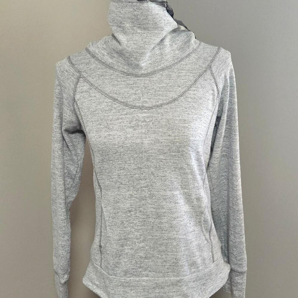 kuhl funnel neck Gray heather long sleeve top small. some pilling. small